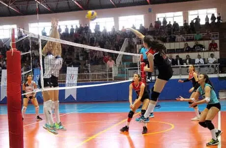 Maç Sonrası Taraftarlar ve Sporcular Kavga Etti Maç Sonrası Taraftarlar ve Sporcular Kavga Etti