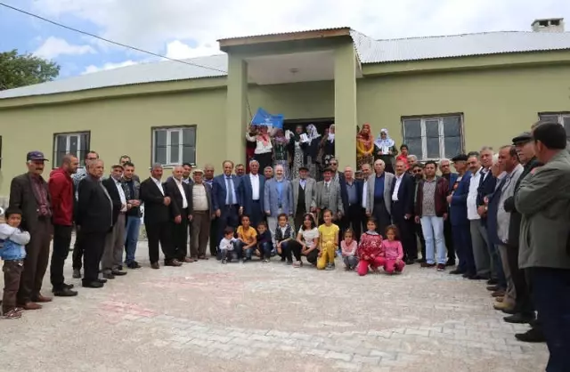 AK Parti Adayı Kartal'a Kurbanlı Karşılama AK Parti Adayı Kartal'a Kurbanlı Karşılama