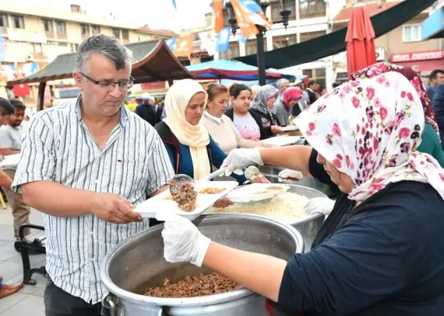 Başkan Tuna Nallıhan'da İftar Yaptı Başkan Tuna Nallıhan'da İftar Yaptı
