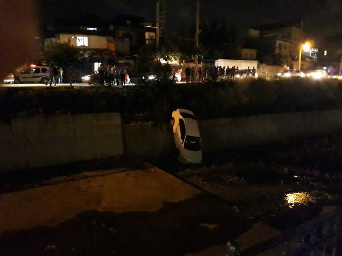 Hatay'da Otomobil Kanala Uçtu