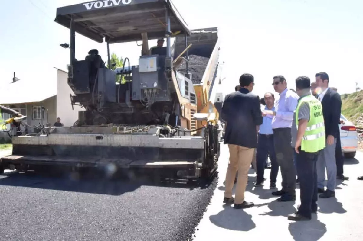 İpekyolu Belediyesinden Yol Asfaltlama Çalışması