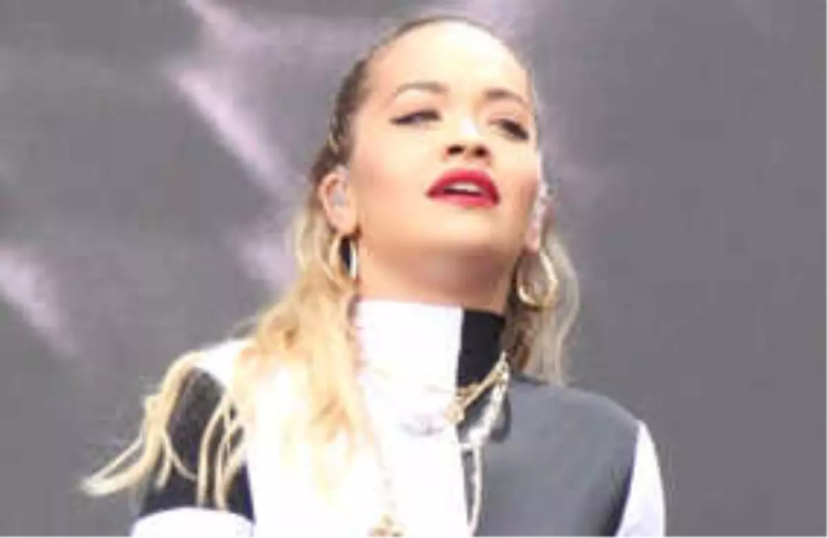 Rita Ora Hayatını Anlatmayı Reddetmiş!