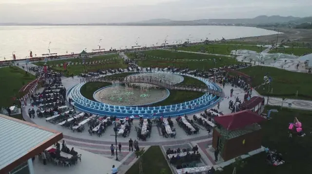 Tuşba Belediyesinin 'Kardeşlik Sofrası'na Yoğun İlgi Tuşba Belediyesinin 'Kardeşlik Sofrası'na Yoğun İlgi