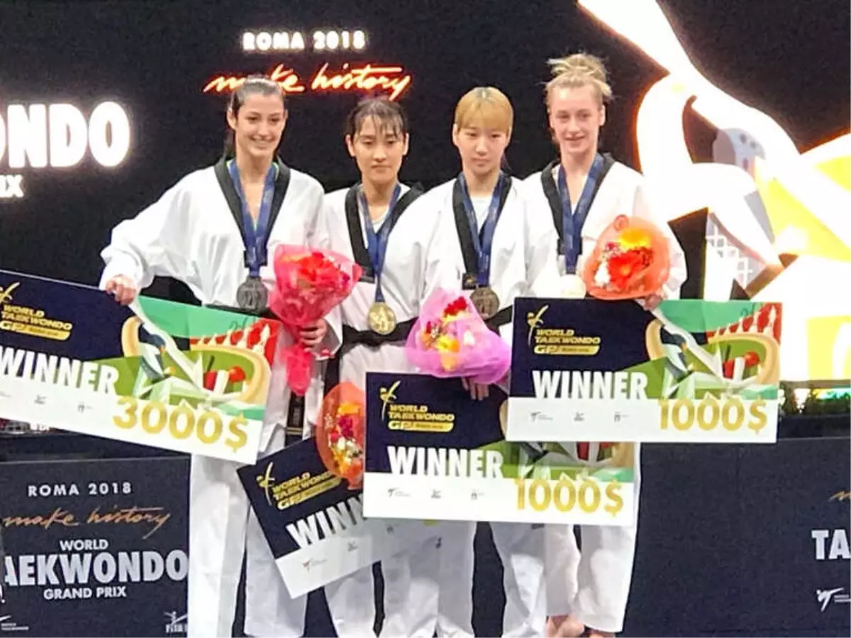 Zeliha Ağrıs'tan Bronz Madalya