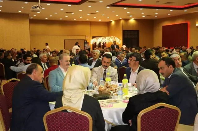 Ak Partililer İftarda Bir Araya Geldi Ak Partililer İftarda Bir Araya Geldi