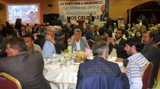 Ak Partililer İftarda Bir Araya Geldi Ak Partililer İftarda Bir Araya Geldi