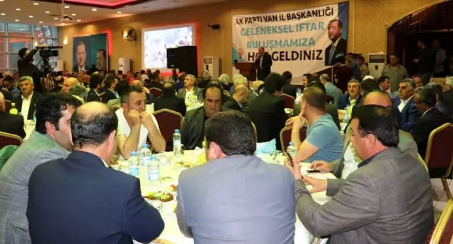 Ak Partililer İftarda Bir Araya Geldi Ak Partililer İftarda Bir Araya Geldi