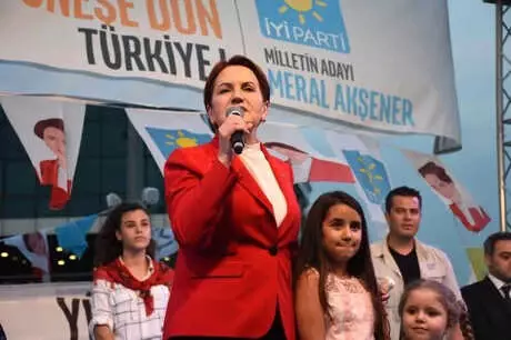Akşener Gaziosmanpaşa'da İftar Programına Katıldı. Akşener Gaziosmanpaşa'da İftar Programına Katıldı.