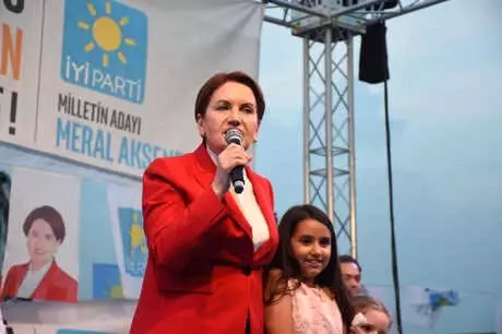 Akşener Gaziosmanpaşa'da İftar Programına Katıldı. Akşener Gaziosmanpaşa'da İftar Programına Katıldı.
