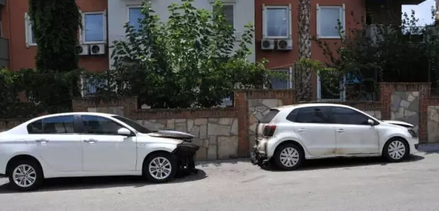 Alanya'da 2 Otomobili Kundakladı, Güvenlik Kamerasına Yakalandı