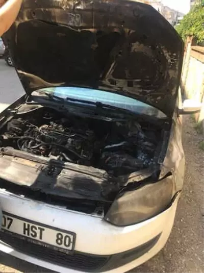 Alanya'da 2 Otomobili Kundakladı, Güvenlik Kamerasına Yakalandı