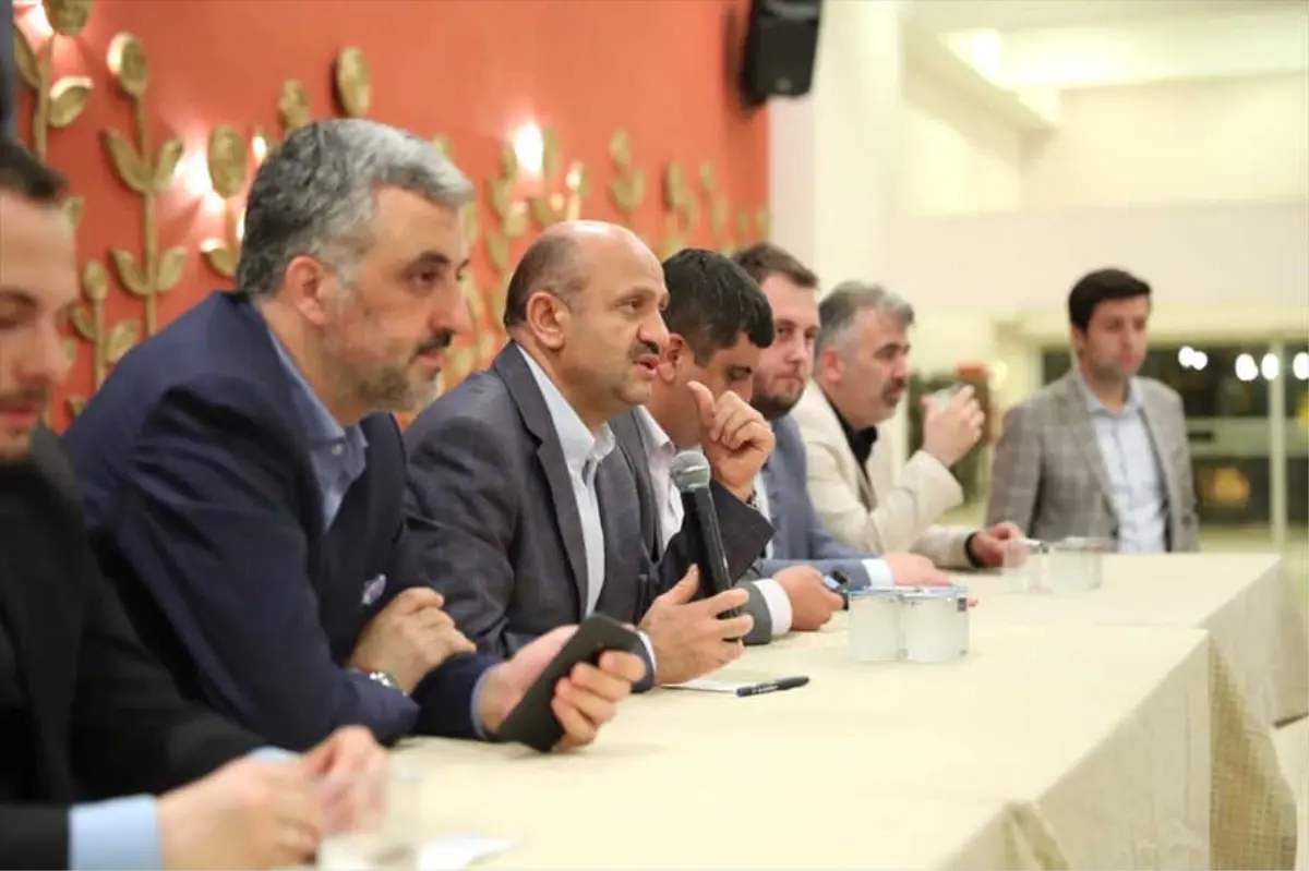 Başbakan Yardımcısı Fikri Işık, Gençlerle Buluştu