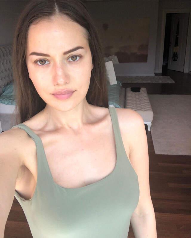 Burak Özçivit'in Eski Sevgilisi Ceylan Çapa'dan Makyajsız Fotoğraf Paylaşan Fahriye Evcen'e Gönderme