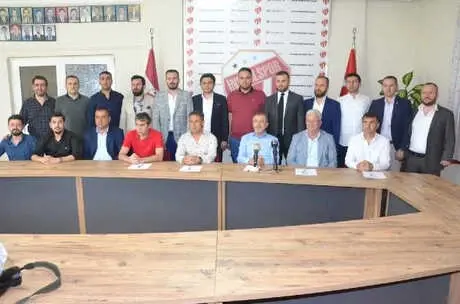 İnegölspor'da Ertekin İmzayı Attı İnegölspor'da Ertekin İmzayı Attı