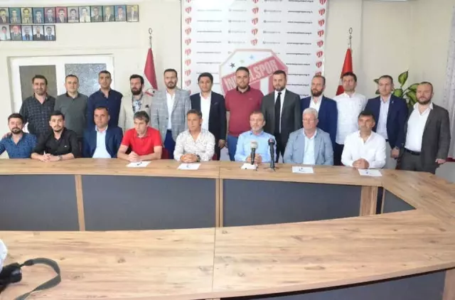 İnegölspor'da Ertekin İmzayı Attı İnegölspor'da Ertekin İmzayı Attı