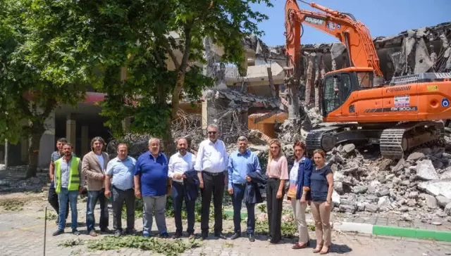 Karacabey'e Modern Otopark İçin İlk Kazma Vuruldu