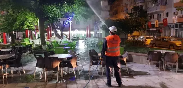 Şehzadeler'de Ekipler Sabahın İlk Işıklarına Kadar Görev Başında