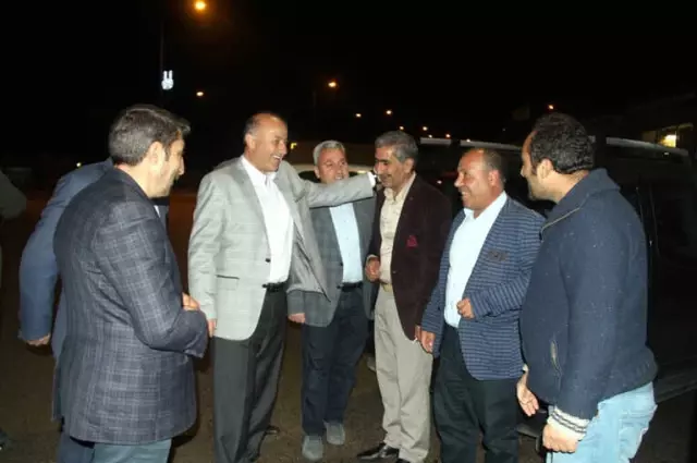 Vali Azizoğlu, Mahallebaşında Vatandaşları Dinledi Vali Azizoğlu, Mahallebaşında Vatandaşları Dinledi