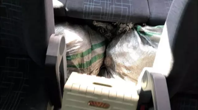 Van'da Yolcu Minibüsünde 141 Kilo Eroin Ele Geçirildi Van'da Yolcu Minibüsünde 141 Kilo Eroin Ele Geçirildi