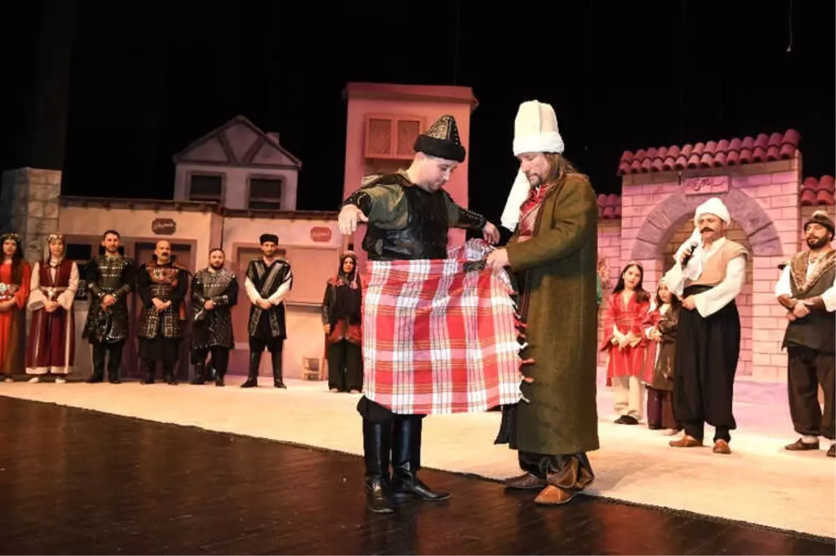 Başkent Tiyatrosu Oyuncuları 'Peştamal' Kuşandı