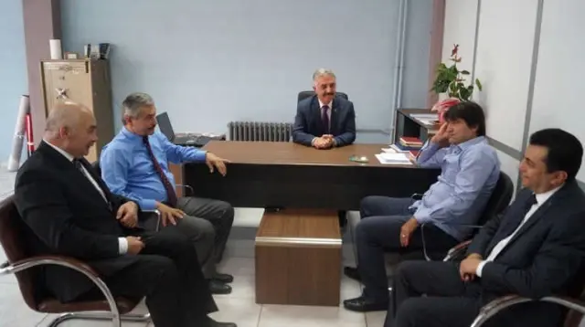 Gol Kralı Okan Yılmaz'dan MHP'ye Destek Ziyareti Gol Kralı Okan Yılmaz'dan MHP'ye Destek Ziyareti
