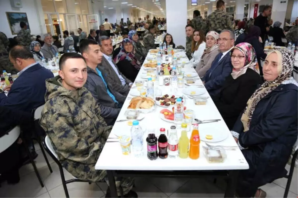 Hava Er Eğitim Tugay Komutanlığı'nda İftar
