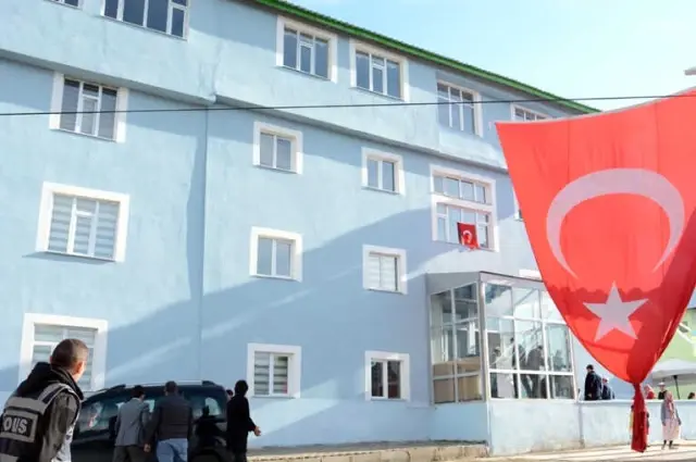 Vali Azizoğlu Çat'ta Kur'an Kursu Açılışı Yaptı Vali Azizoğlu Çat'ta Kur'an Kursu Açılışı Yaptı