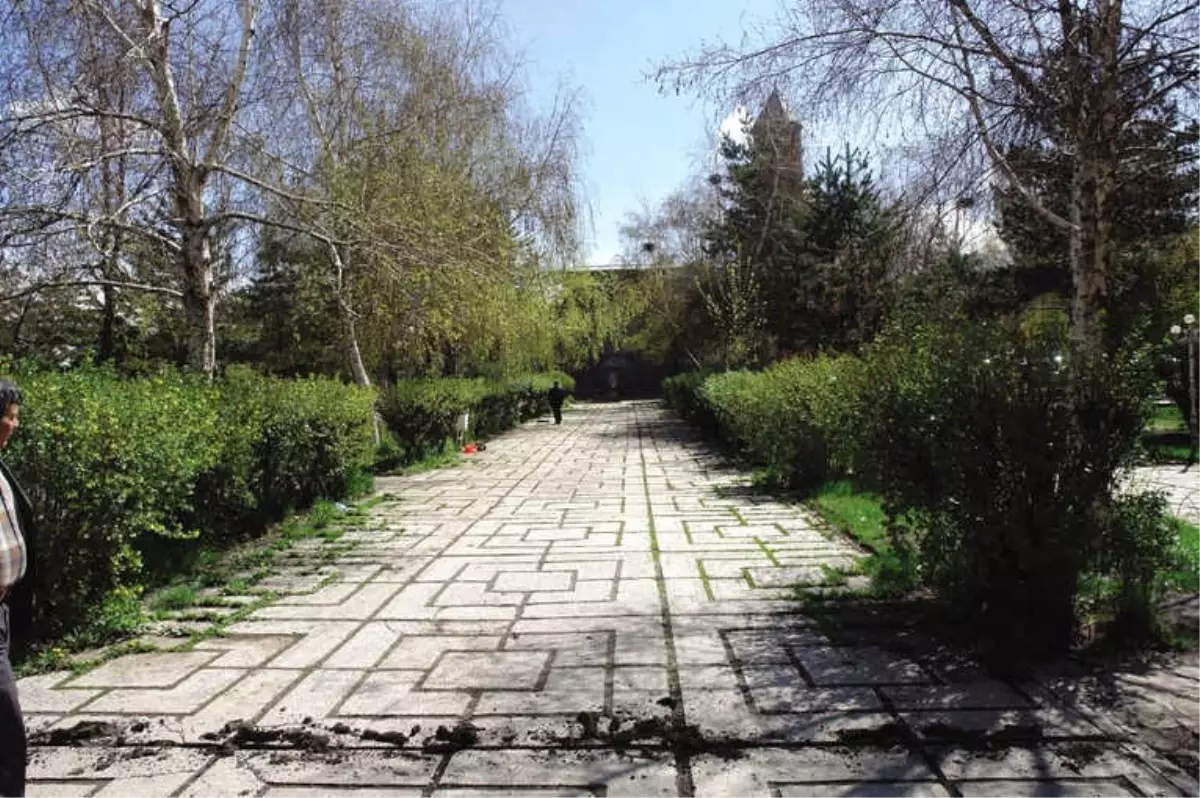Yakutiye Kent Meydanı Yada 'Kuş Cenneti'