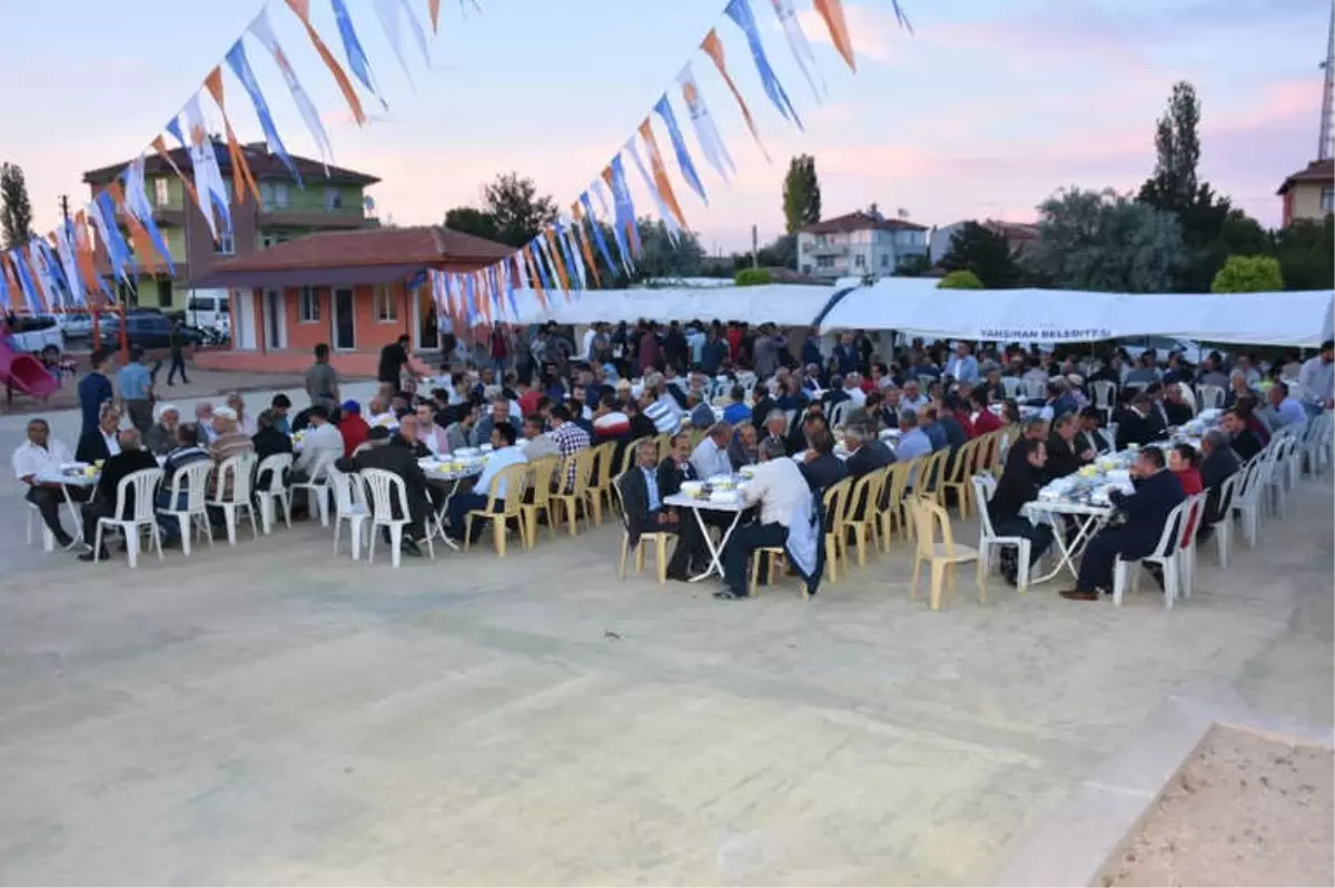 Yüzlerce Vatandaş İftar Sofrasında Buluştu