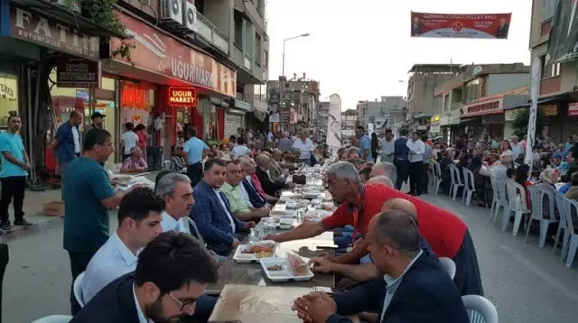 Kadirli'de 15 Bin Kişi Sokak İftarında Orucunu Açtı