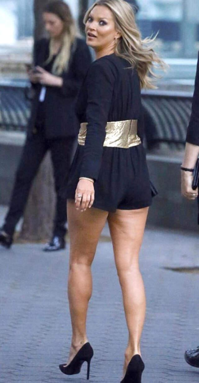 Kate Moss Verdiği Pozla Defilenin Önüne Geçti