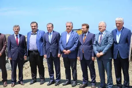 Rize- Artvin Havalimanı'nda Günlük 75 Bin Ton Taş Dolguya Ulaşıldı