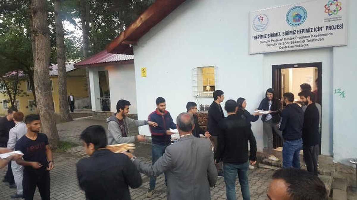 Tatvan'da Öğrenciler İçin İftar Programı