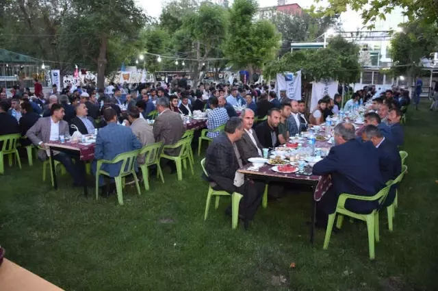 Vedaş ve Vepsaş'tan Vatandaşlara İftar Vedaş ve Vepsaş'tan Vatandaşlara İftar