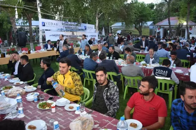 Vedaş ve Vepsaş'tan Vatandaşlara İftar Vedaş ve Vepsaş'tan Vatandaşlara İftar