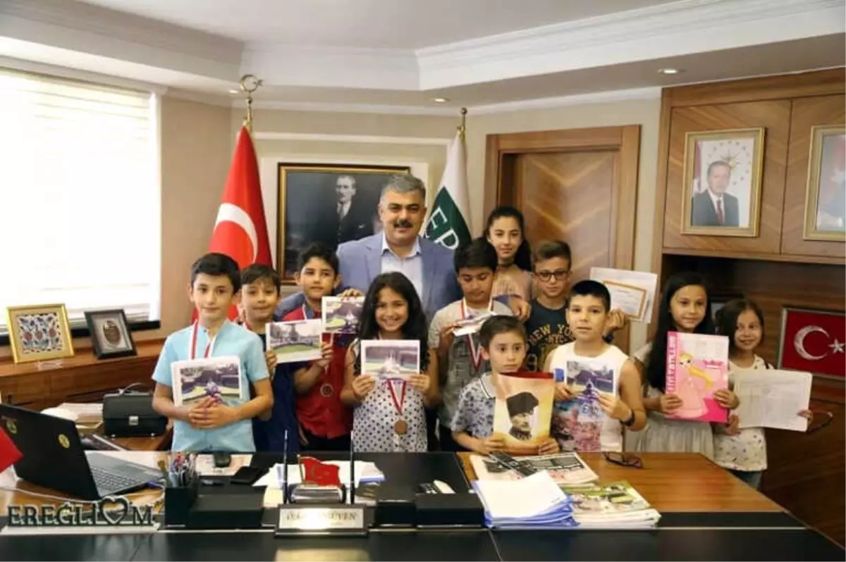 Başkan Özgüven, Öğrencilerin Karne Sevincine Ortak Oldu