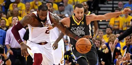 Donald Trump, NBA Şampiyonunu Beyaz Saray'a Davet Etmeyecek Donald Trump, NBA Şampiyonunu Beyaz Saray'a Davet Etmeyecek