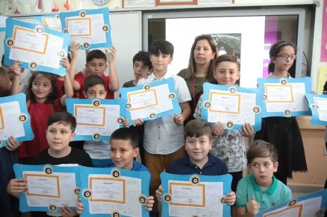 Öğrenciler Karne Sevincini Yaşadı