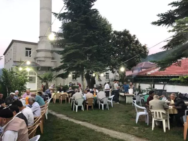 Bu Köyde Evlerde İftar Sofrası Kurulmuyor