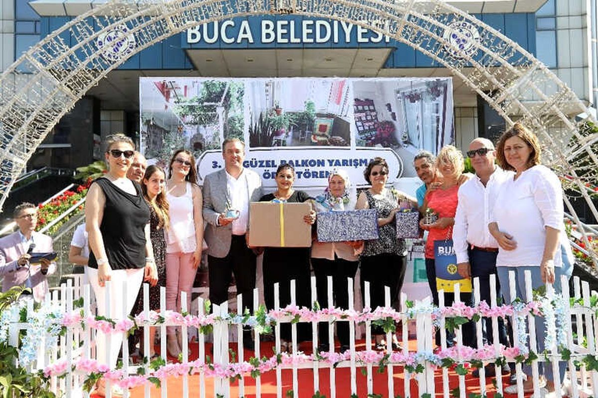 Buca'nın Balkonları Rengarenk
