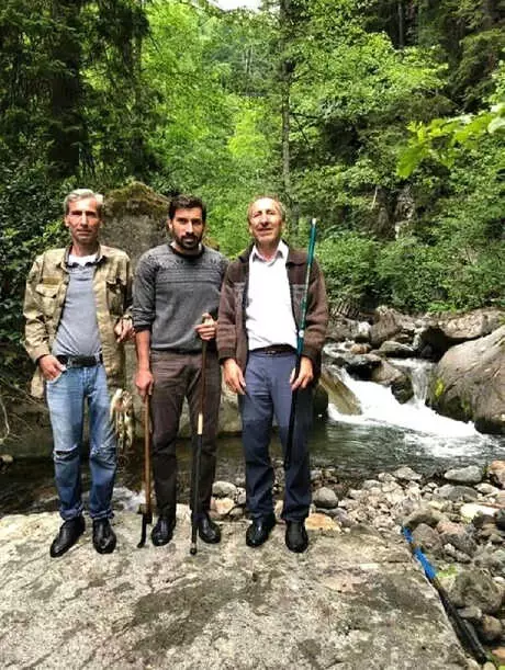 Fenerbahçeli Şener, Artvin'de Balık Avlıyor