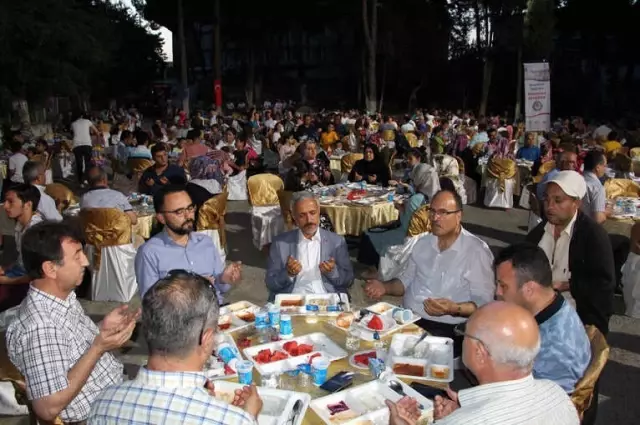 Kula Eğitim-Bir-Sen'den İftar Yemeği Kula Eğitim-Bir-Sen'den İftar Yemeği