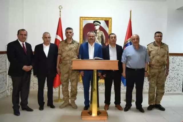 Vali Deniz Sason'da Muhtarlarla Bir Araya Geldi