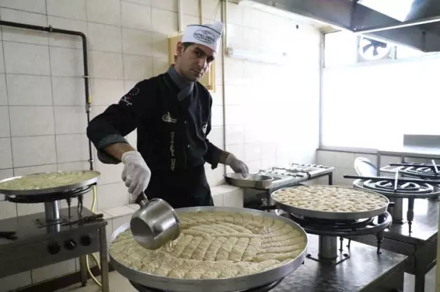 Düzeltme) Tatlıcıların Bayram Mesaisi Başladı