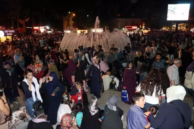 Eyüp Sultan'da Kadir Gecesi Coşkusu Eyüp Sultan'da Kadir Gecesi Coşkusu