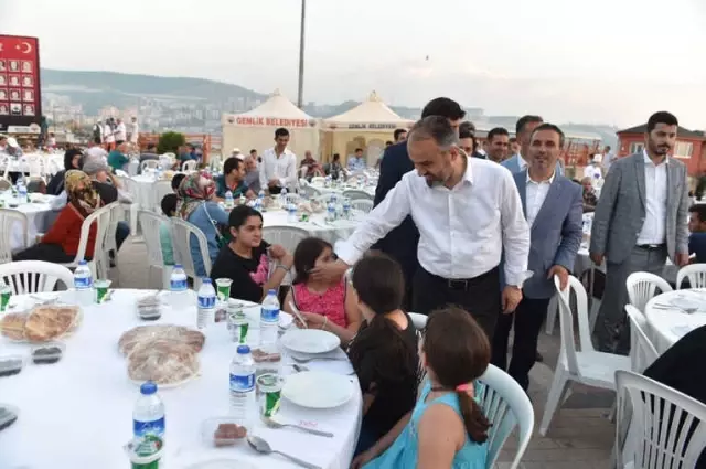 Gemlik'te Yüzlerce Kişi Aynı Sofrada