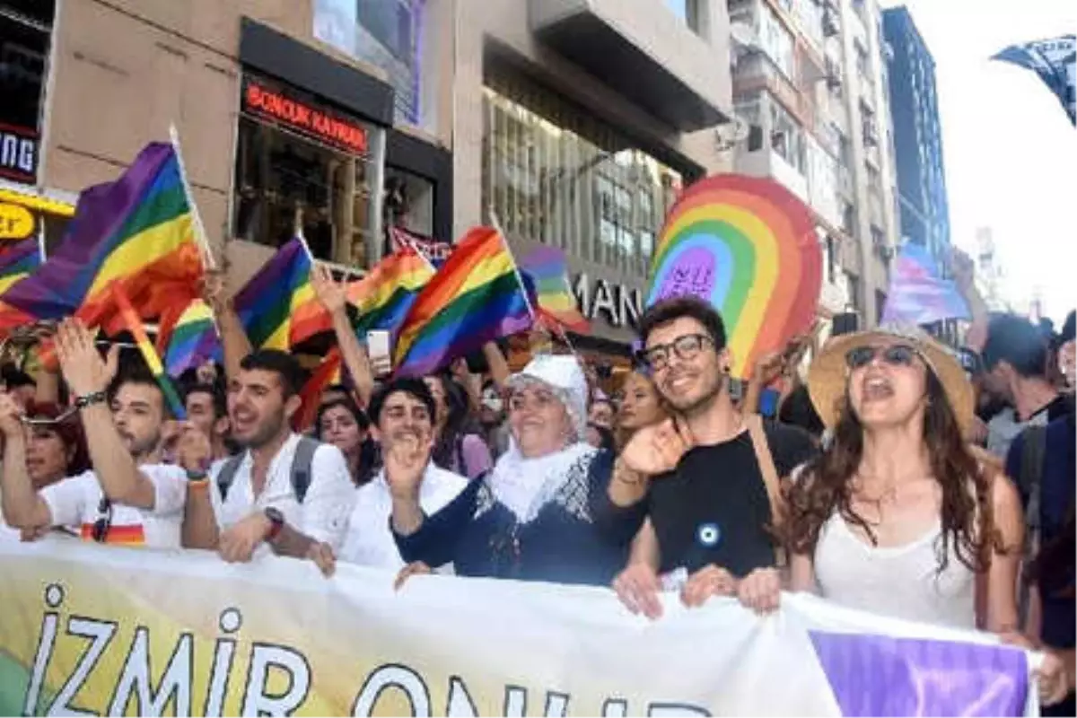 İzmir'de Lgbti Yürüyüşü