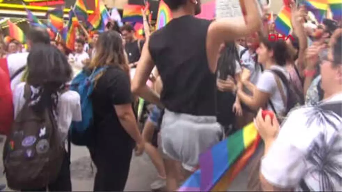 İzmir'de Lgbti Yürüyüşü