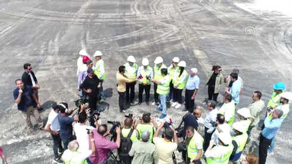 Kalkınma Bakanı Elvan, Çukurova Bölgesel Havalimanı'nda İncelemelerde Bulundu
