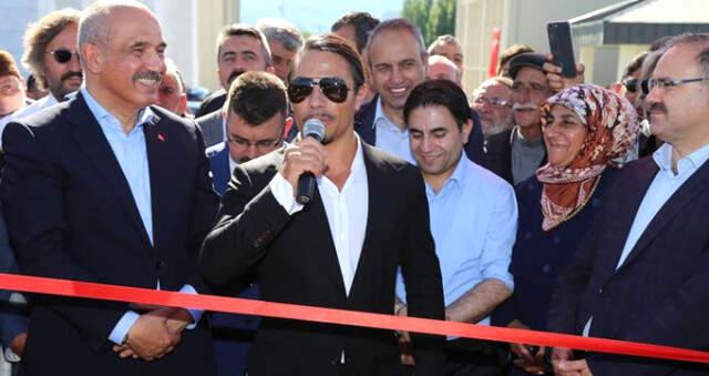 Nusret Gökçe, Köyünde Yaptırdığı ve Anne-Babasının İsmini Verdiği Külliye'nin Açılışını Yaptı